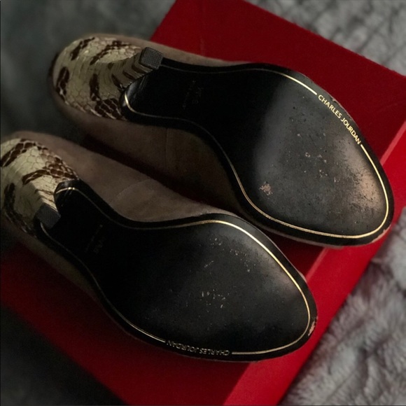 Charles Jourdan beige suede size 9.5 reptile print - Picture 6 of 8